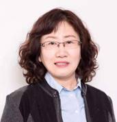 说明: 图片包含 人员, 墙壁, 服装, 男士描述已自动生成